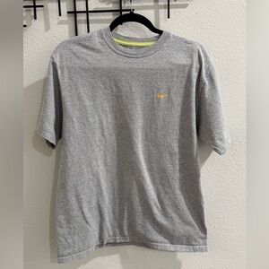 Nike Men’s Gray Short Sleeve Graphic T-Shirt Size Large